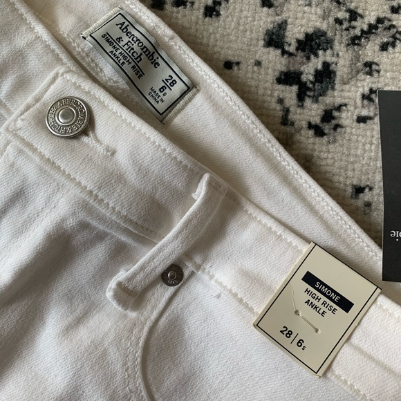 NWT A&F HI RISE ANKLE JEANS - Picture 4 of 5